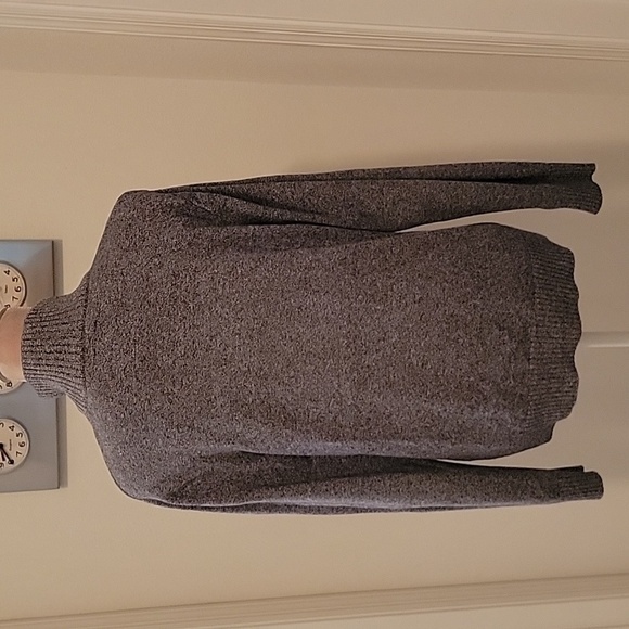 American Eagle, Size M, Athletic Fit Knit Pullover, EUC! - Picture 6 of 10